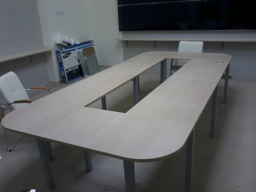 Сборка стола для совещаний